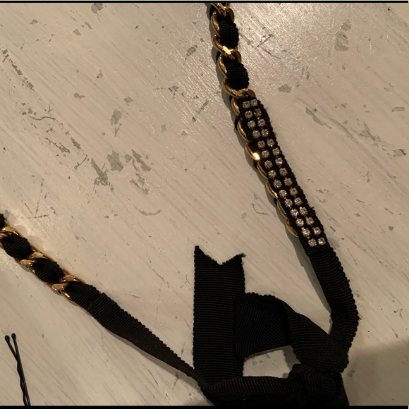 Long gold and black necklace - Picture 3 of 3